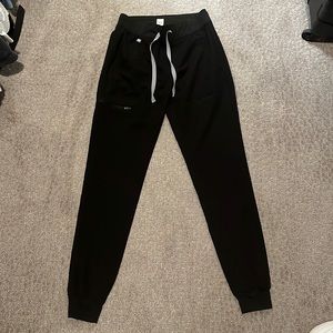 Women’s Figs Zamora Black scrub joggers. XS Tall.